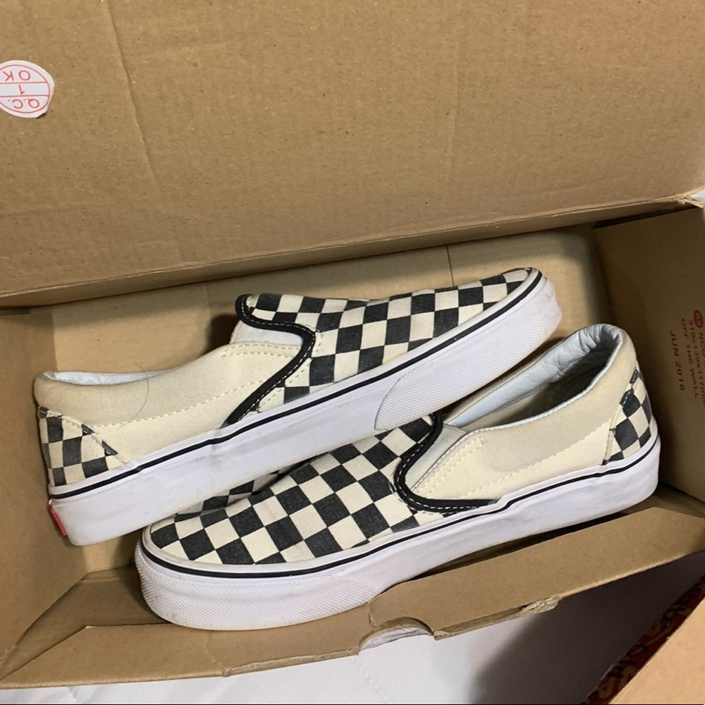 CHECKERED SLIP ON Black VANS SIZE 7 WMS